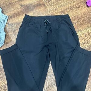 Lululemon Athletica Black Ankle Cropped Pants (On the Fly)